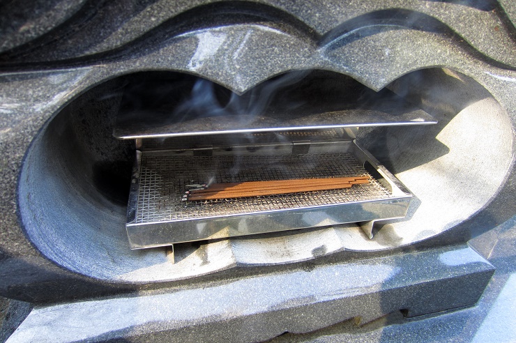 お墓は細かい部分にもこだわりを！香炉の種類ってどんなものがあるの