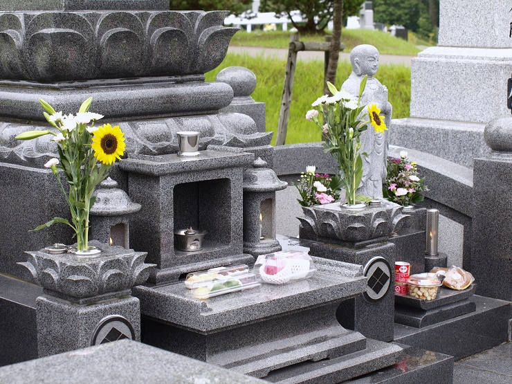 知っておきたい！お墓に蓮華台を設置する理由 | 佐藤石材工業ブログ