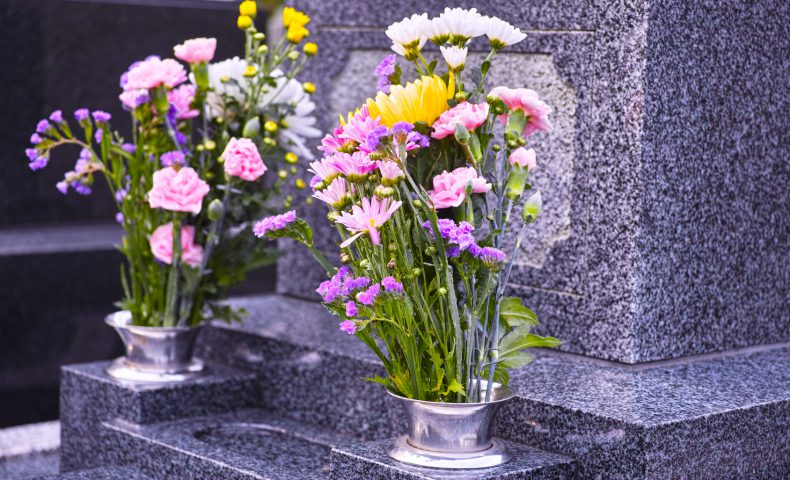 お墓にお供えするお花のおはなし 佐藤石材工業ブログ